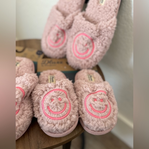Nwt Kids' Happy Face Slide Slippers dluxe by dearfoams - Picture 6 of 8